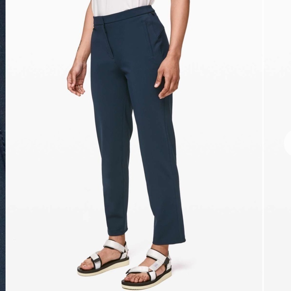 Lululemon On The Move Pant *Lightweight True Navy SZ 8